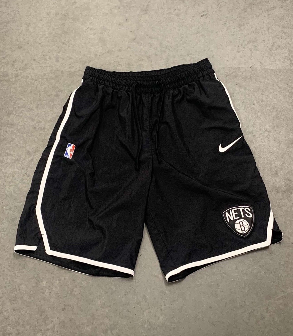 Nike Men’s Brooklyn Nets Courtside Heritage Jersey Shorts Black Medium M NBA 9”