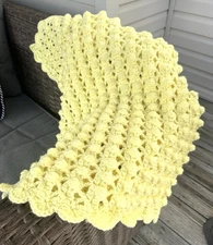 Vtg Handmade Popcorn/Rosebuds Crocheted Baby Afghan Blanket Bedding Lap Throw