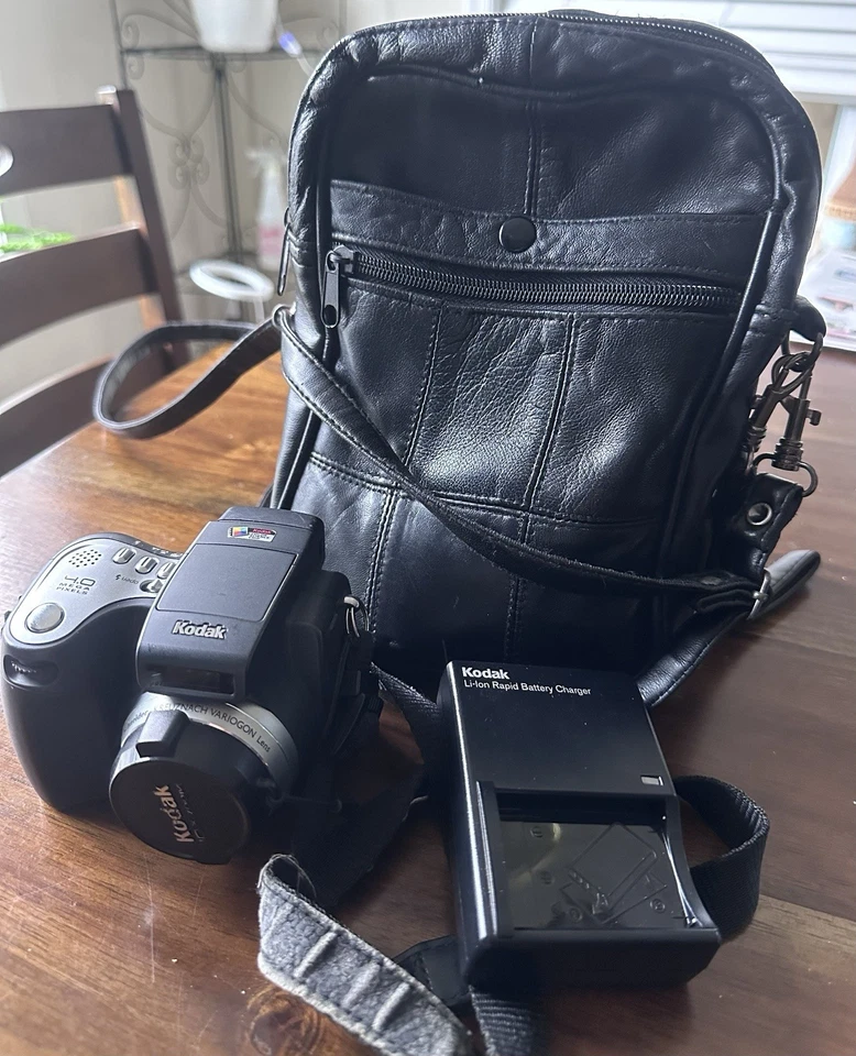 Black Kodak EasyShare DX6490 4.0MP 10x Zoom LCD Digital Camera, Case Tested - Image 4 of 4