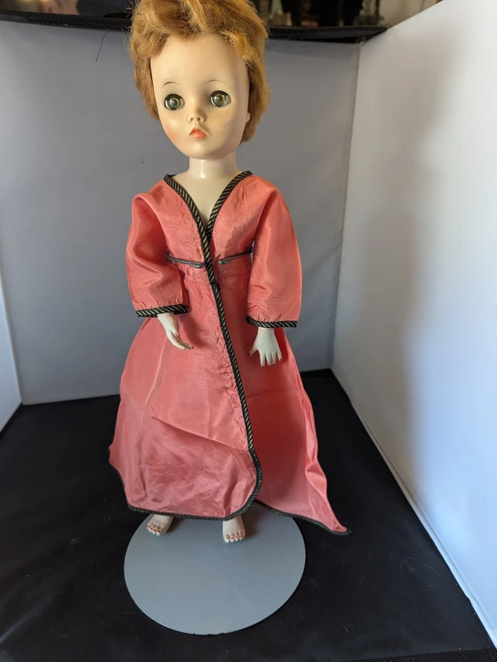 Кукла Uneeda DOLLIKIN Mommy на нескольких шарнирах 19 дюймов 2 S, несколько нарядов и париков - Изображение 4 из 4