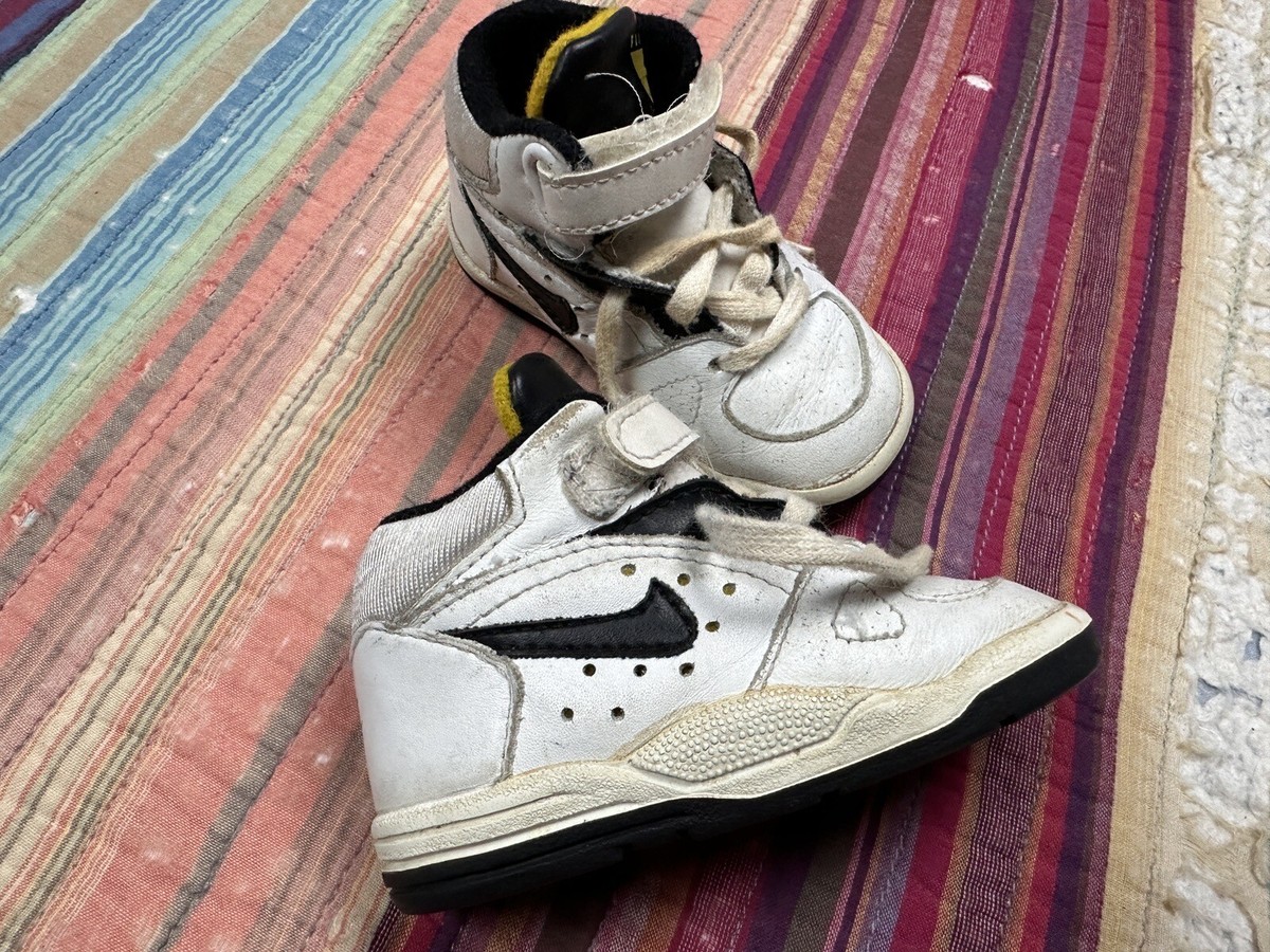 Vintage Nike 1980s Air Flight Newborn Shoes Size 4.5 High Vintage Nike 1980s Air Flight Newborn Shoes Size 4.5 High