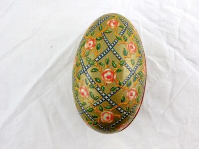 Vintage Green Tin Easter Egg Candy Holder Flower Rose Trellis Motif GOOD COND