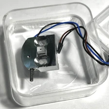 LBO Crystal assembly 3x3x4mm on mount w/ 100 ohm temp. sensor & resistor heating