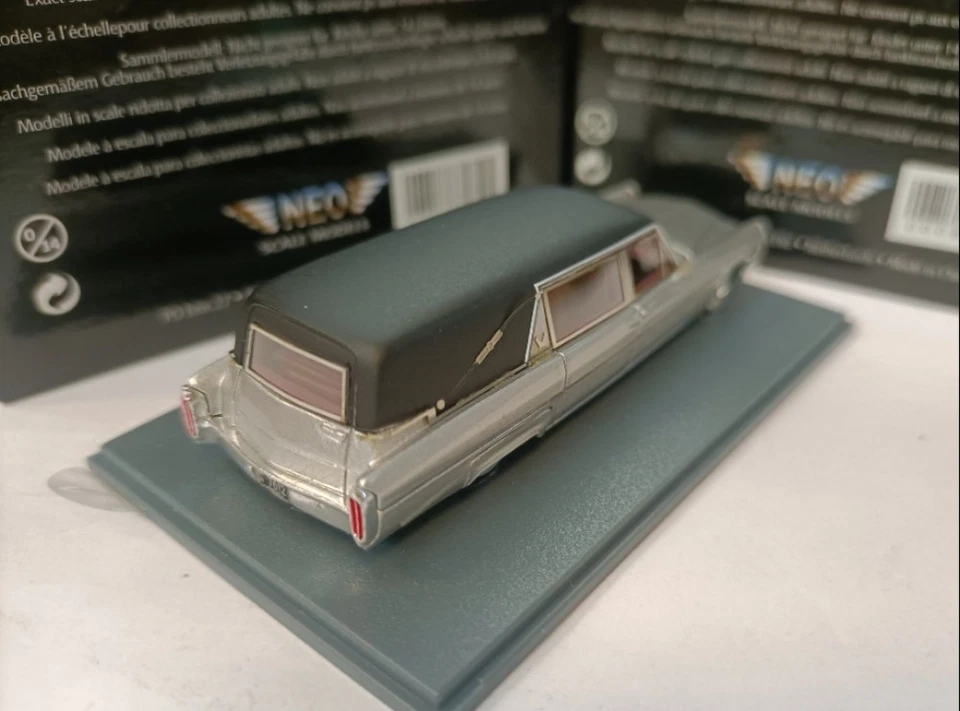 Neo 1:87 Cadillac S&S Landau Hearse Coffin Cart and Spiritual Cart Model - Image 3 of 4