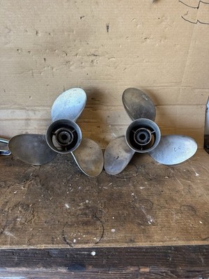 Yamaha Outboard M21 21p Props Propellers Pair