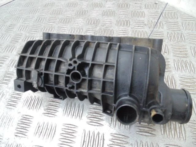 Ford Fiesta Intake Inlet Manifold 1047092s01 1.0 Petrol 2013-2016M - Image 2 of 4