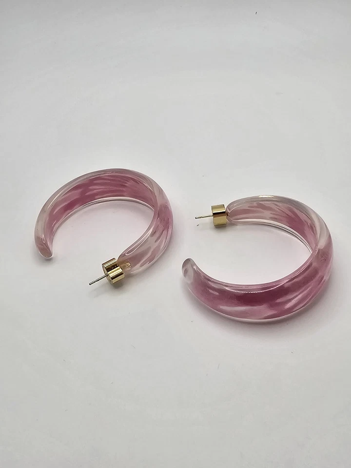 Современные серьги-кольца с лавандой и люцитом Alison Lou ювелирные изделия - Изображение 4 из 4