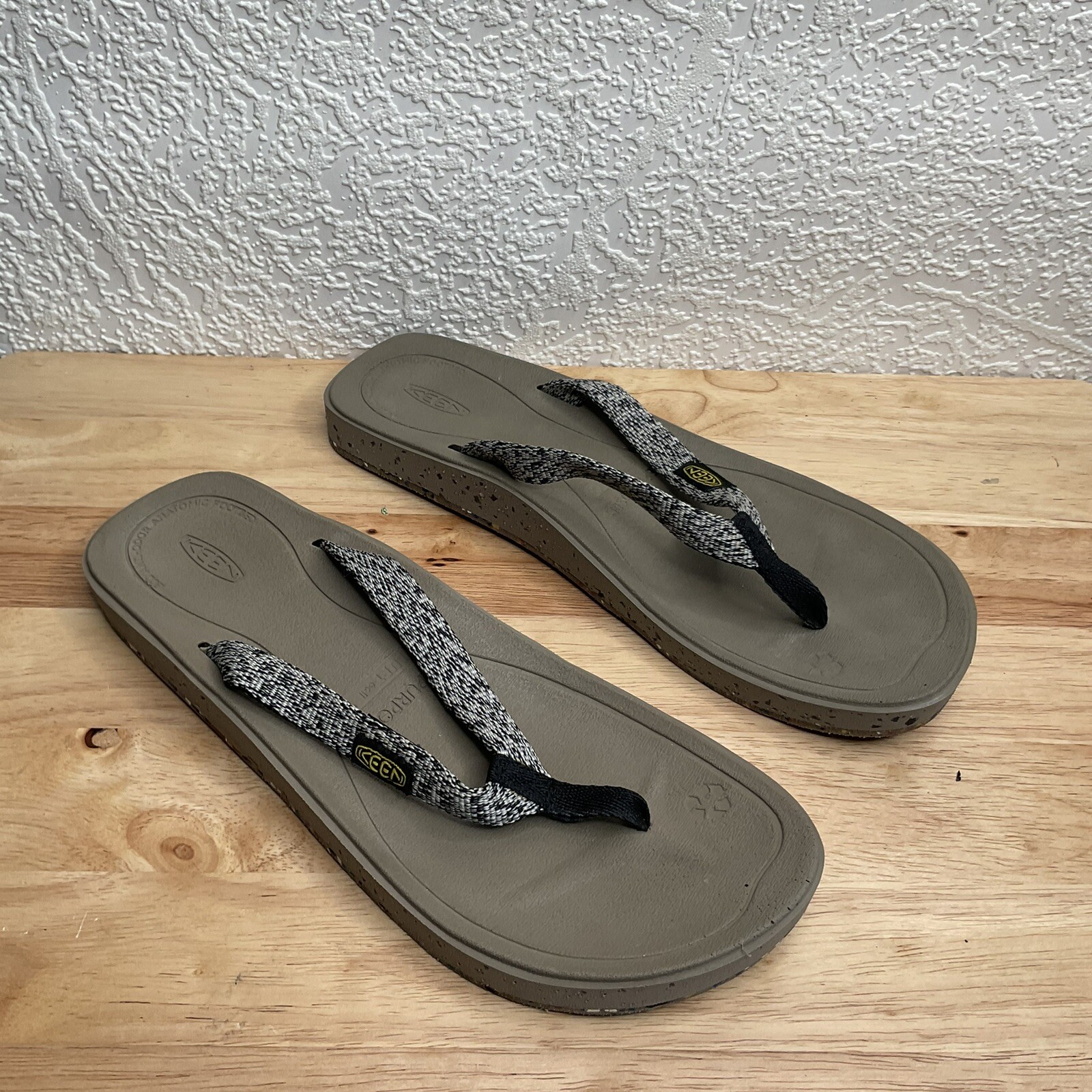 Sandali infradito leggeri Keen Harvest neri da donna taglia US 9 nuovi