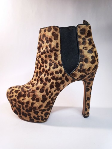 VINCE CAMUTO VC Baileys -7B Calf Fur 