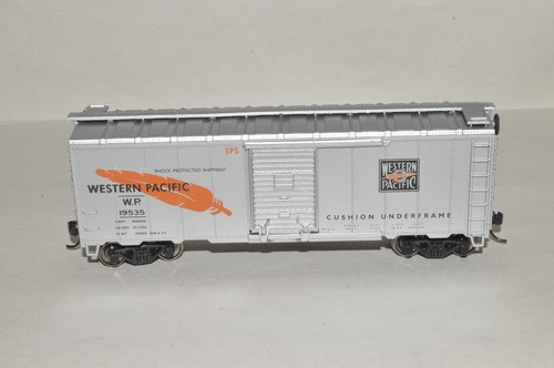ATLAS O 3-RAIL BURLINGTON 40’ SLIDING DOOR BOX CAR