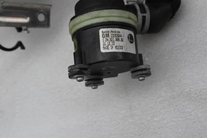 2016 2017 2018 2019 CHEVROLET VOLT COOLANT PUMP WITH LINES 23353644 23187581 - Image 4 of 4