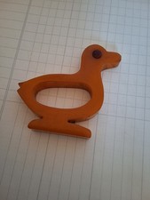 Vintage  Bakelite serviette napkin ring duck with red eye