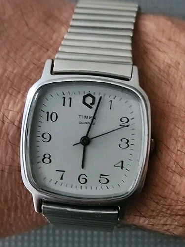 Men's Vintage Timex Q Quartz Watch! New Battery! Clean Speidel Band!