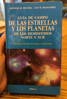 Guía de campo de las estrellas y los planetas de los hemisferios Norte y Sur