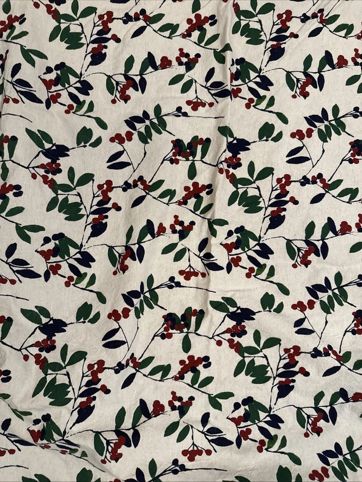 Tablecloth Threshold Berries And Leaves  - Image 2 of 4