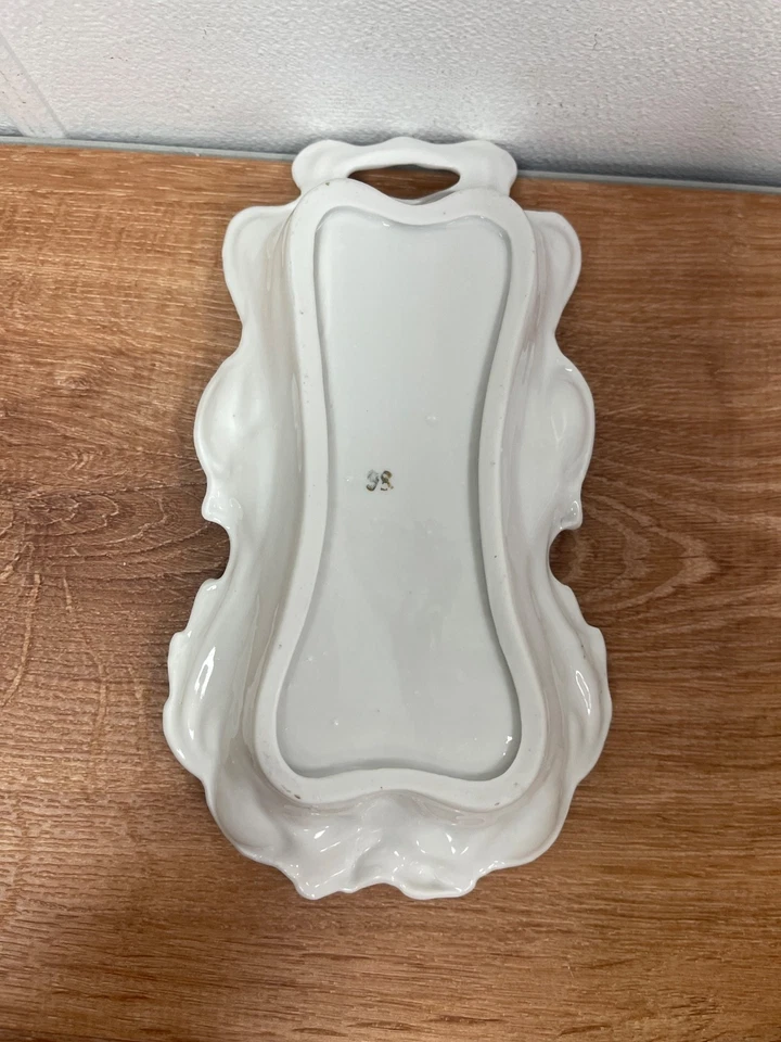 Escultura con reposacuchara doble de porcelana floral pintada a mano y diseño dorado Foto 2 de 4