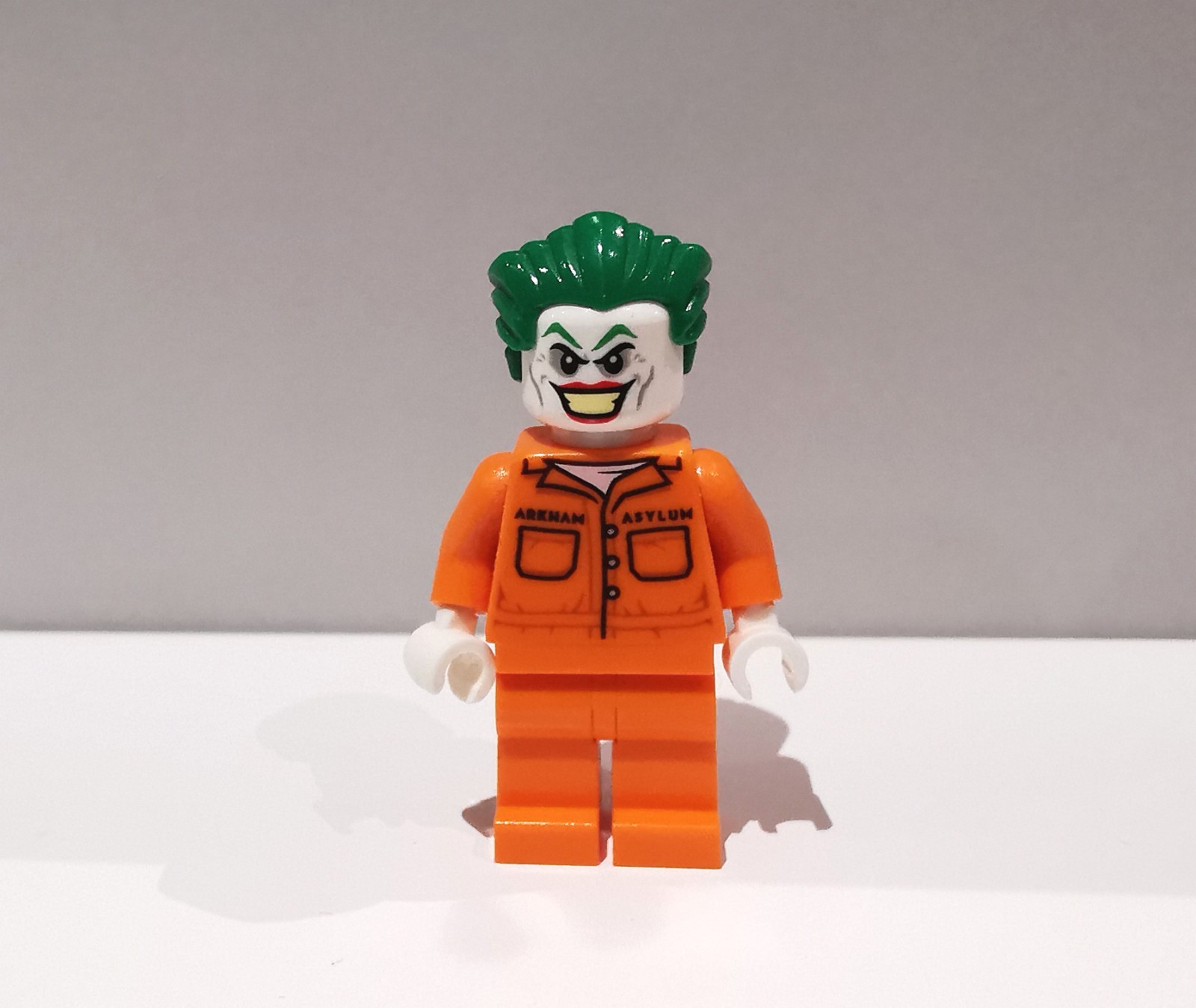 LEGO The Joker Prison Jumpsuit sh0598 Minifigure. DC Comics