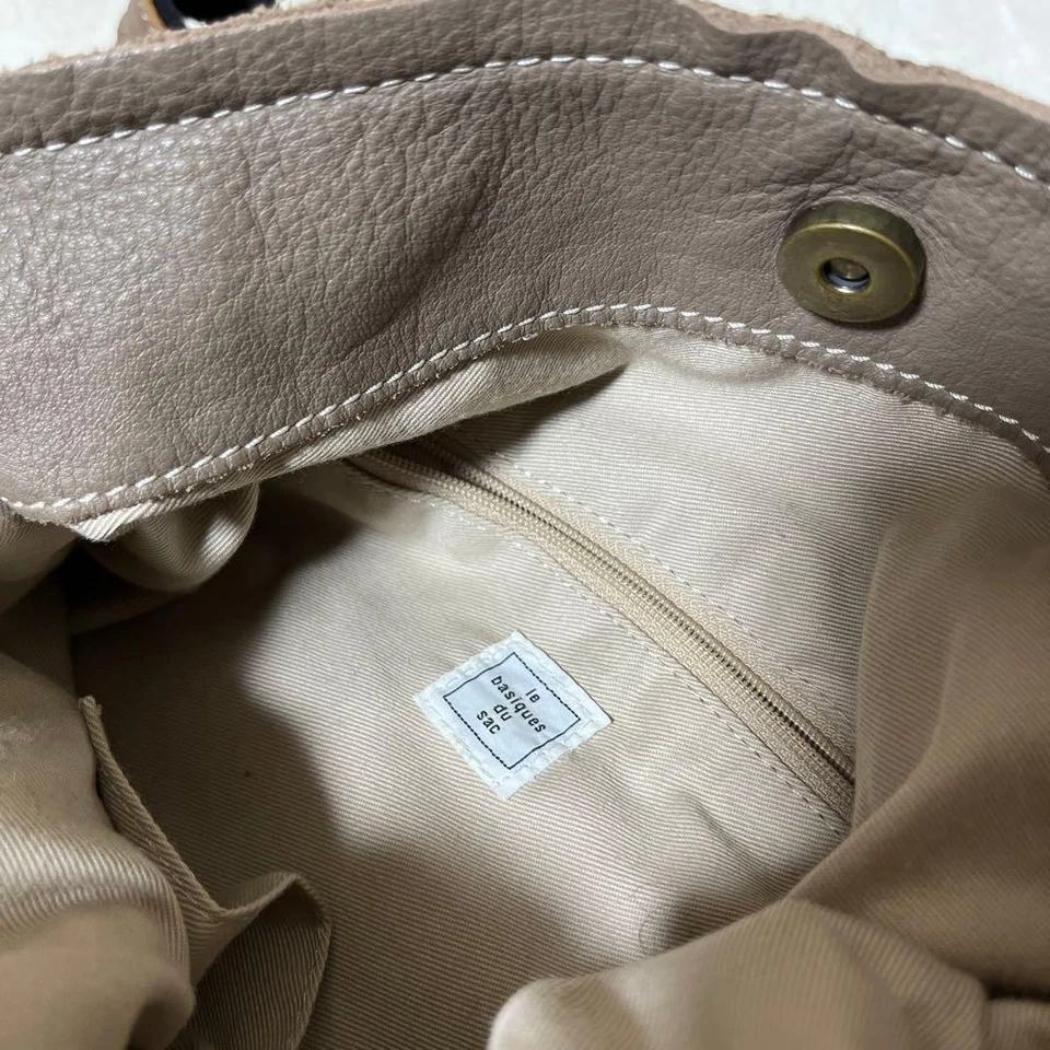 Le Basiques Du Sac Tote Shoulder Bag Purse Leather in Greige USED Good Condition - Image 4 of 4