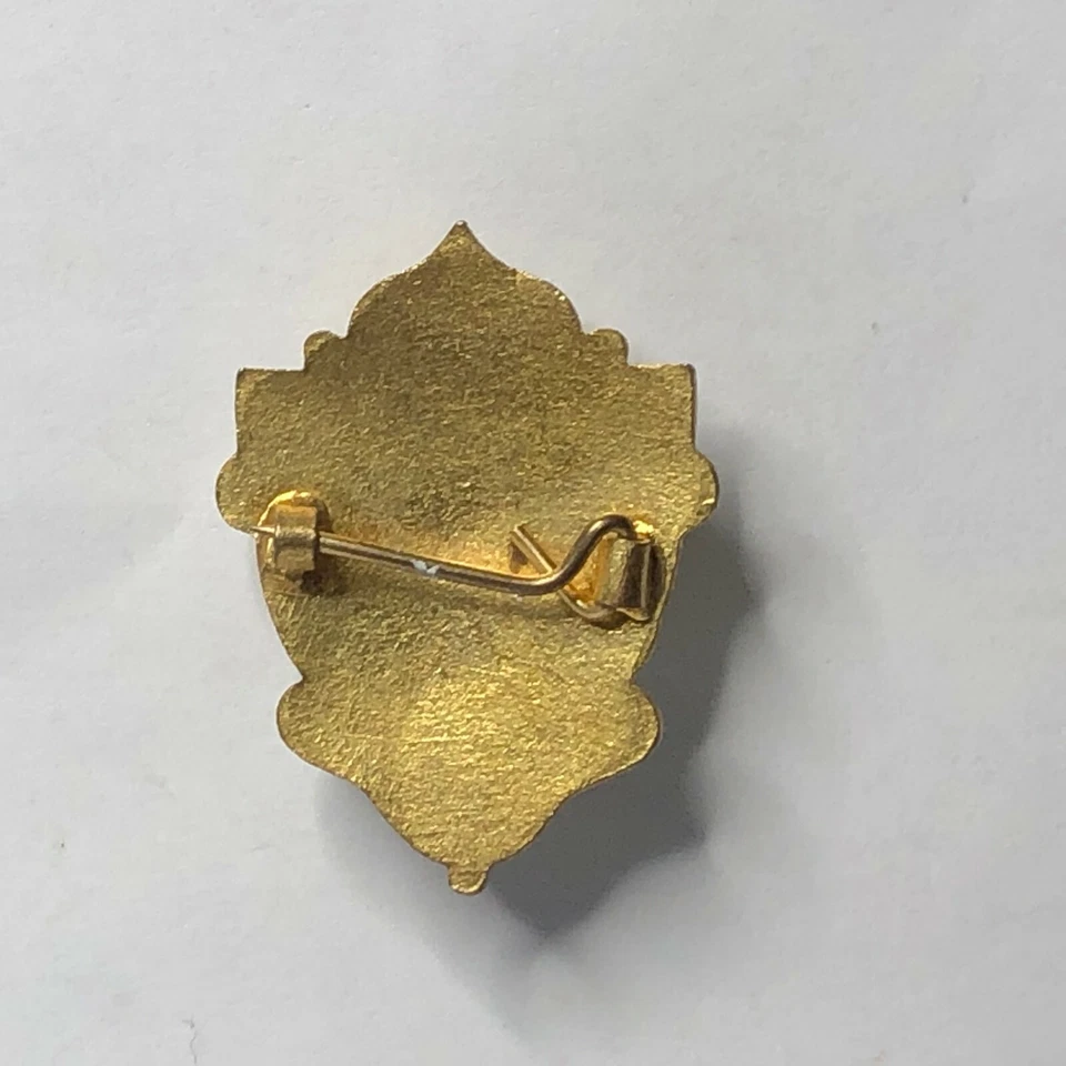 Enamel London & Southern Counties Bowling Association Badge Gilt 2.5 x 3.3 cm's - Image 4 of 4