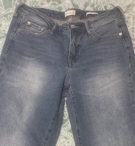 Wonderly Slim Boyfriend Mid Rise Jeans Women’s Size 6 Blue Medium Wash Denim - Picture 2 of 7