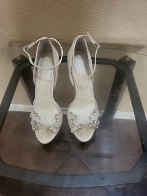 Menbur 1967 Women's Satin Ivory With Stones Shoes,size 36.