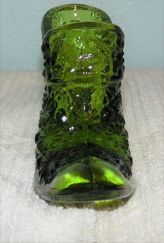 Vintage Fenton Glass Green Glass Shoe Daisy and Button Pattern - Picture 3 of 6