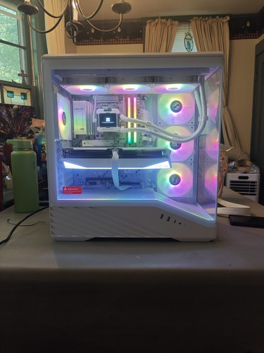 Custom White Gaming PC - 第 1/7 張圖片