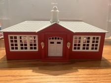 Plasticville SC-4 School House Kit 1950's Red with Grey Roof Complete Box