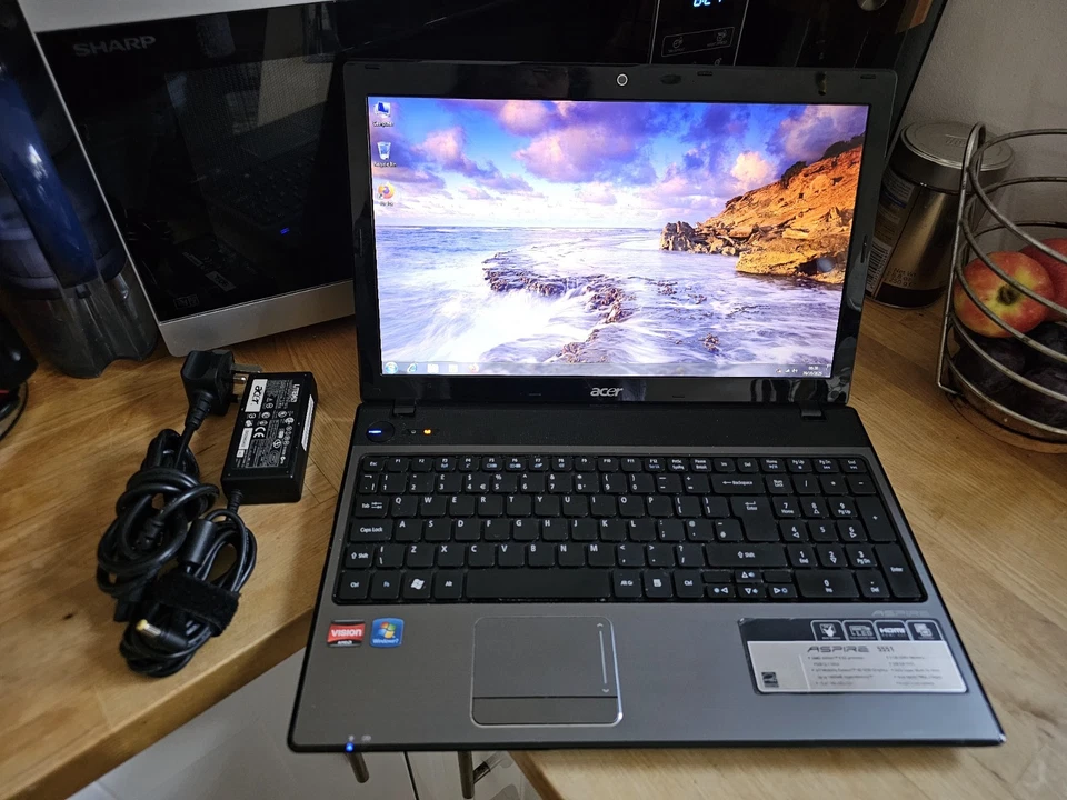 Acer Aspire 5551 AMD Athlon II 240GB SSD 8GB Ram Win 7 15.6" HDMI Webcam Laptop - Image 2 of 4