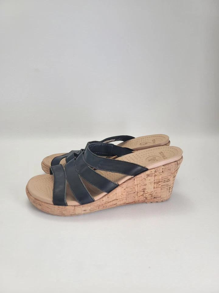 Crocs A Leigh sandálias anabela femininas 6 tiras sapatos confortáveis salto de cortiça - Imagem 3 de 4