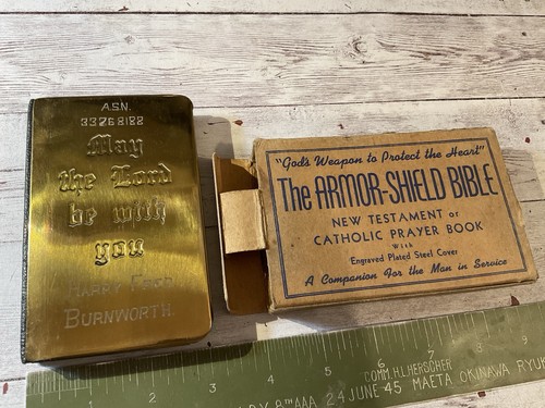 ORIGINAL WWII BOXED / ENGRAVED HEART ARMORED SHIELD BIBLE SOMERSET PA VETERAN