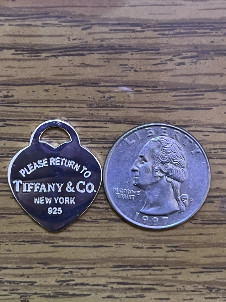 Colgante con dije de corazón grande de plata de ley 925 Return To Tiffany & Co. Foto 3 de 3