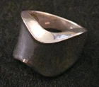 925 SAS STAMPED: VTG; STERLING SILVER 925 WAVE CONCAVE DESIGN BAND RING SIZE 9