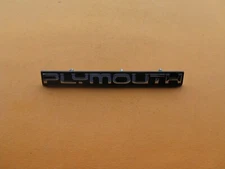 91 92 93 94 95 MINIVAN PLYMOUTH VOYAGER FRONT GRILLE EMBLEM LOGO 4451675 A41262