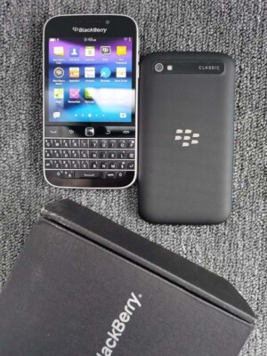BlackBerry Classic Q20 16GB Unlocked LTE Qwerty Keyboard