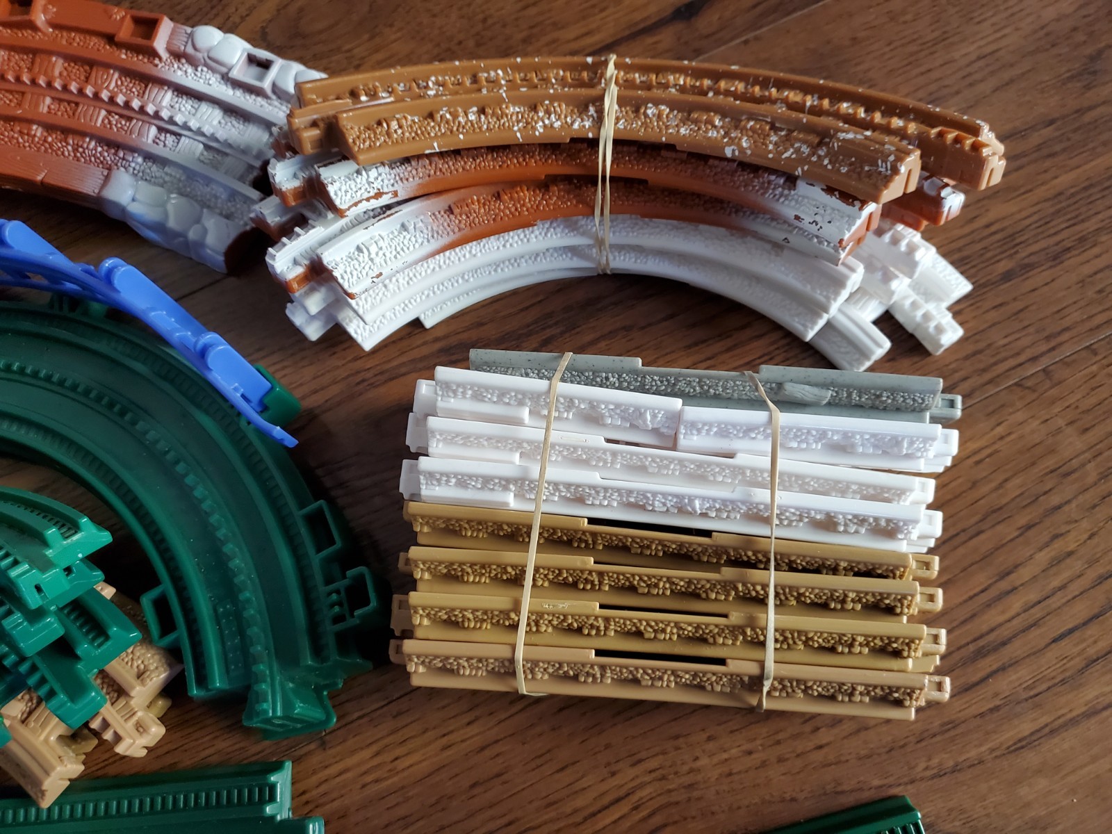 GeoTrax Trains Cars Buildings Tracks Christmas Holiday Set Toys R Us Exclusive