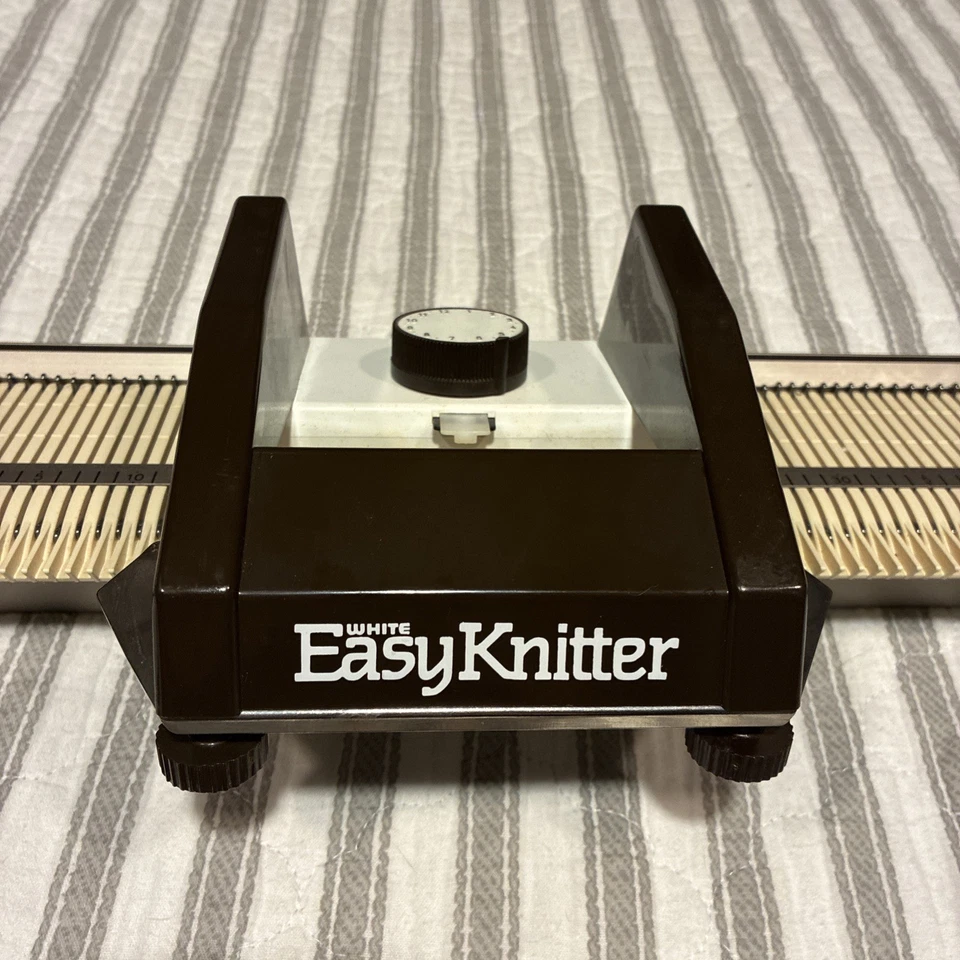 Máquina de tejer fácil blanca vintage hecha en Francia tipo S-7 - ajustable Foto 3 de 4