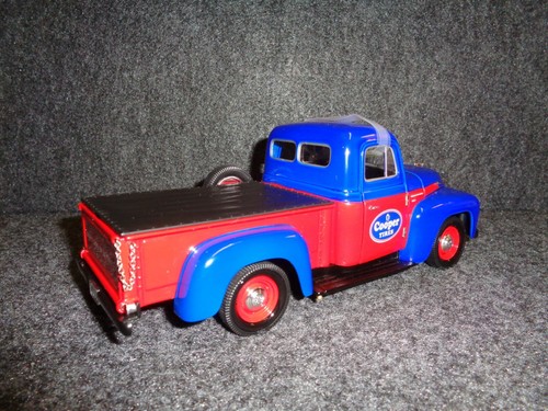 COOPER TIRES 1954 INTERNATIONAL PICKUP TRUCK LIBERTY CLASSICS DIECAST - Picture 3 of 6