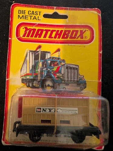 VINTAGE 1980 LESNEY MATCHBOX #25 FLAT BED CAR w/CONTAINER DIE-CAST MINT in Pack