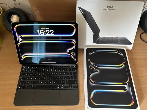 Apple iPad Pro (M4) 11” + Apple iPad Magic Keyboard