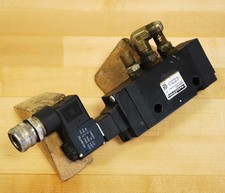 Parker B552ACB53C Pneumatic Solenoid Valve 150 PSI, 1034 kPa - USED