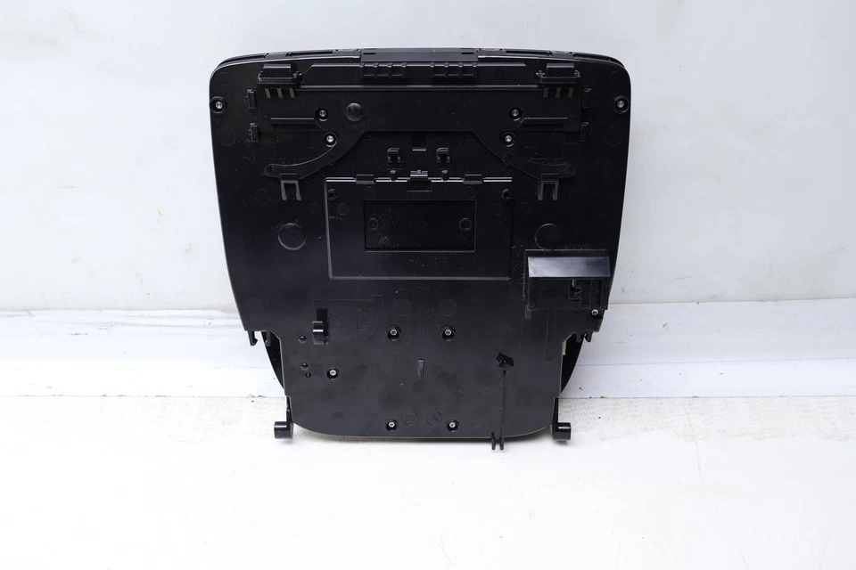 2016-2018 MERCEDES-BENZ C350E - Front Overhead Console / DOME Light 0009008815 - Image 4 of 4