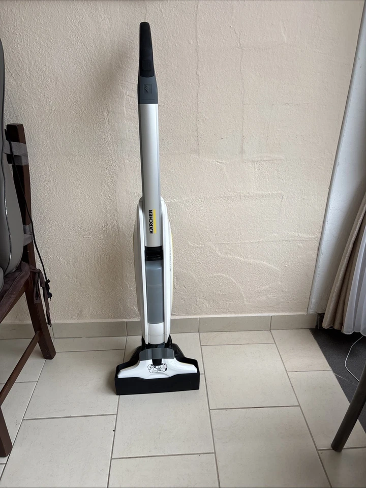 Kärcher Wischstaubsauger  Mit Ladekabel Batterie Betrieben 
