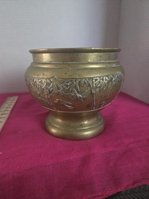 ANTIQUE OR VINTAGE ENGRAVED BRASS BOWL A JARDINIERE OR PLANTER ASIAN MOTIFS Made