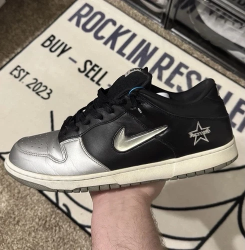 Taille 13 Nike Supreme x Dunk SB QS Low argent métallisé