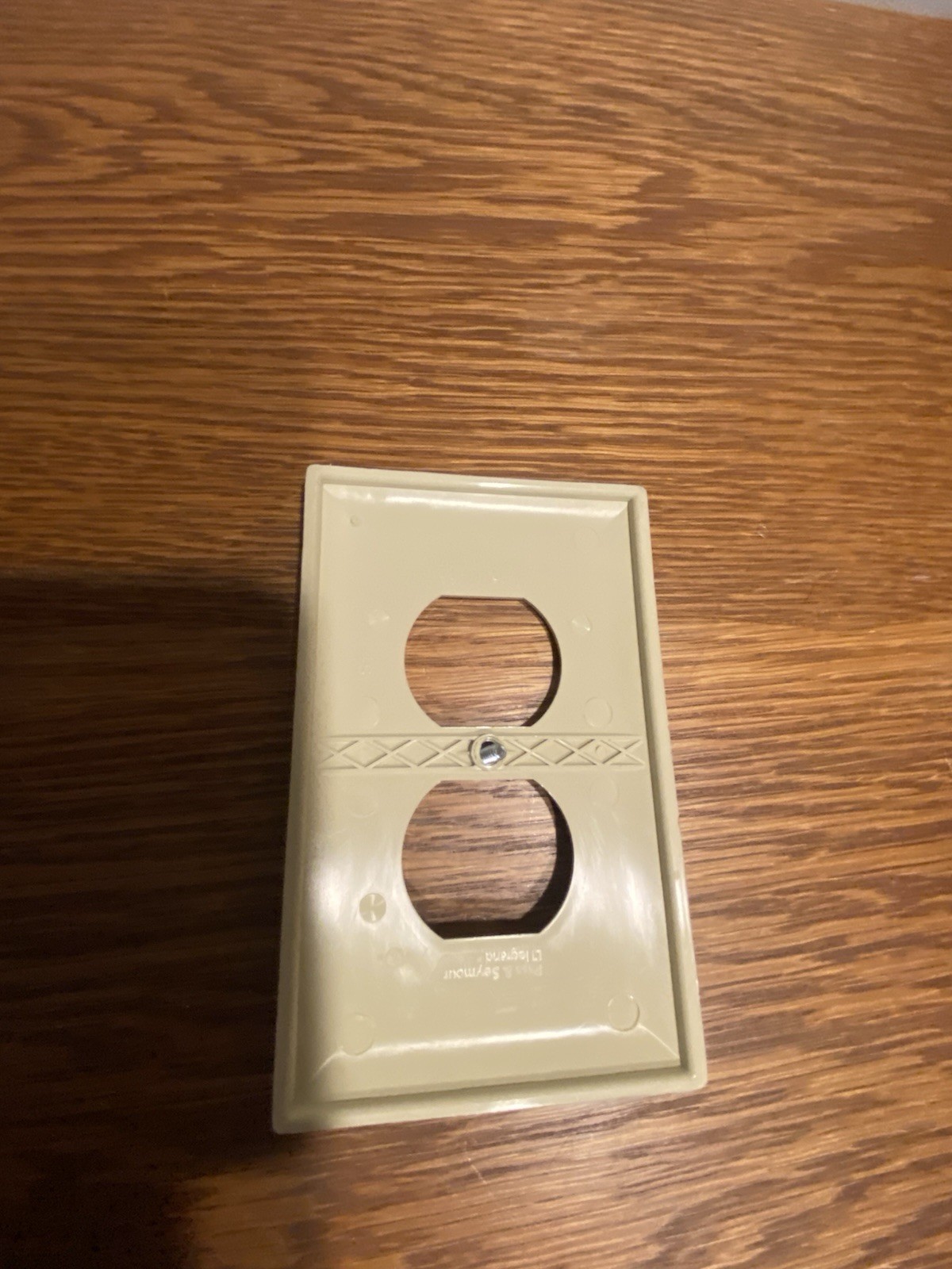Trademaster 1-Gang Light Almond Standard Outlet/ Receptacle Wall Plate