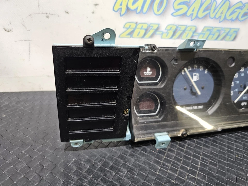 1985 - 1991 JEEP CHEROKEE XJ INSTRUMENT CLUSTER WITH TACHOMETER 282K MILES - Image 3 of 4