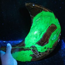 Natural volcanic agate Crystal Moon Carving Healing 2260G (UV reactive crystal)