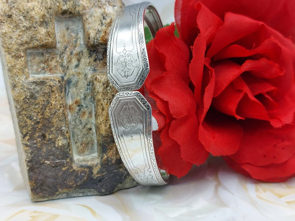 Lindamente Vintage Gravado Assinado Monet Pulseira Tom Prata Pesado 8" - Imagem 4 de 4