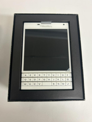 BlackBerry Passport SQW100 Piano White Ram 3GB Rom 32GB Unlocked SIM Free New
